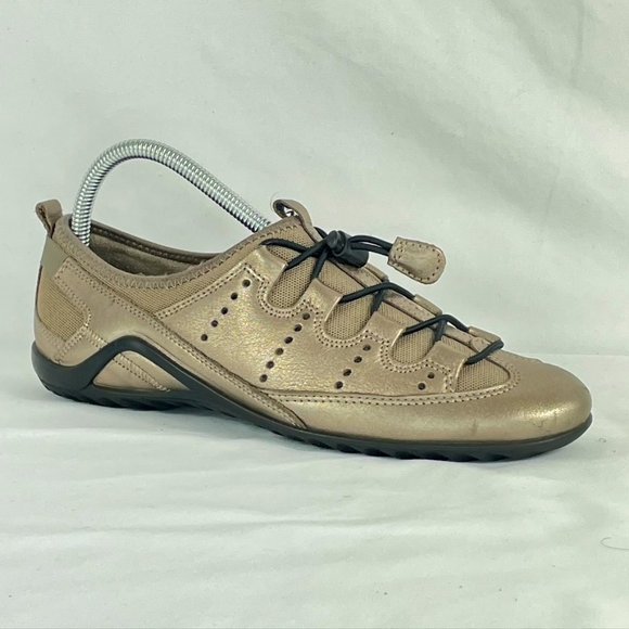 ecco vibration toggle sneaker